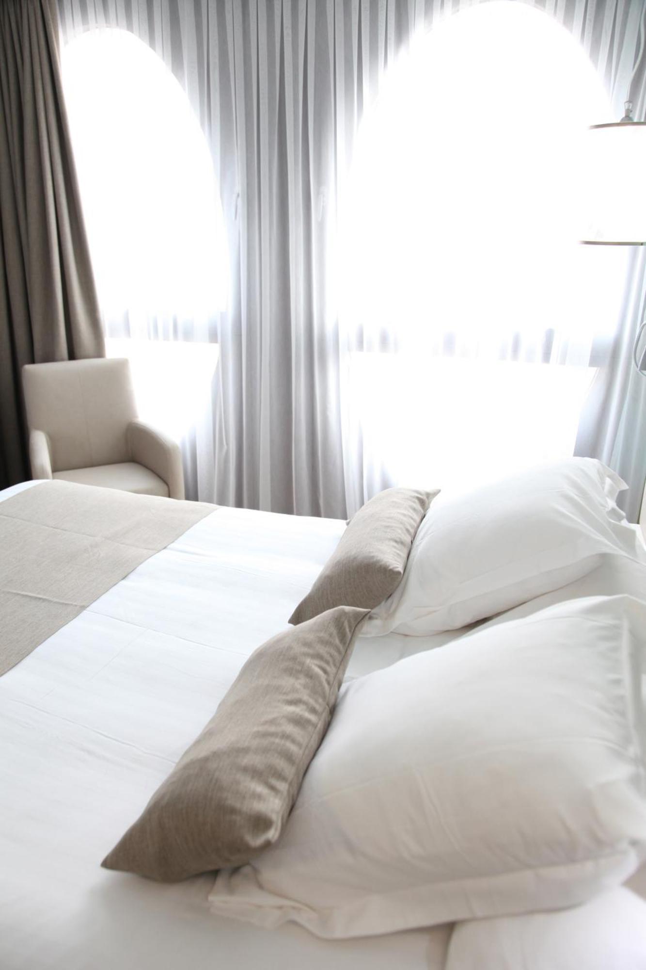 Best Western Premier Why Hotel Лил Екстериор снимка