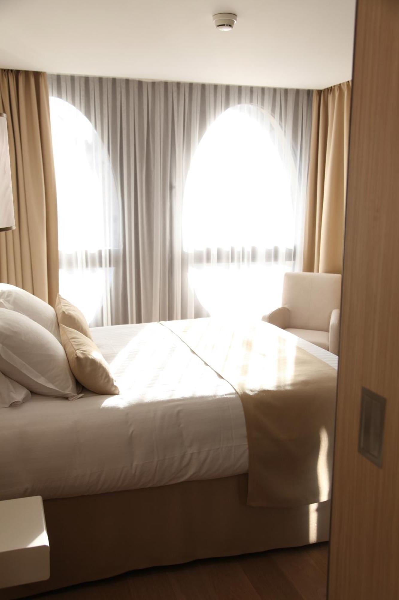 Best Western Premier Why Hotel Лил Екстериор снимка