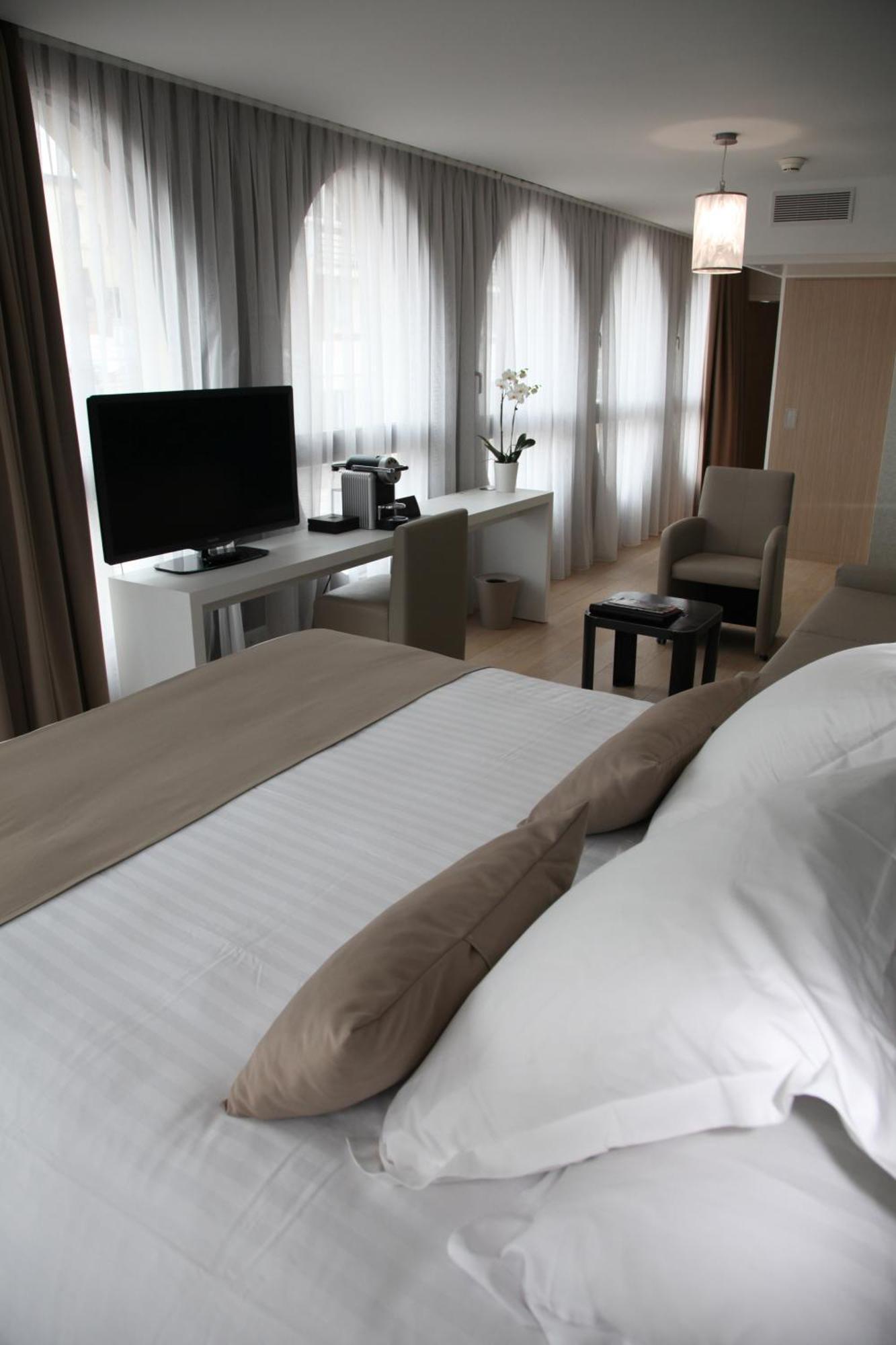 Best Western Premier Why Hotel Лил Екстериор снимка